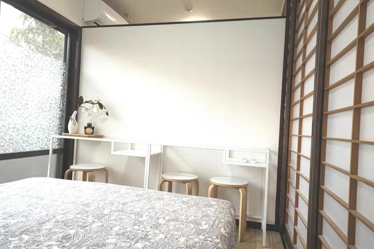 Kiki Househ --self Check-in -- Number & Password Is In The Following Email Appartement *